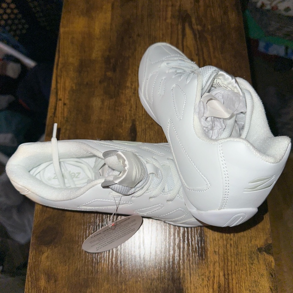 Zephz Zenith cheerleading shoes size 9.5